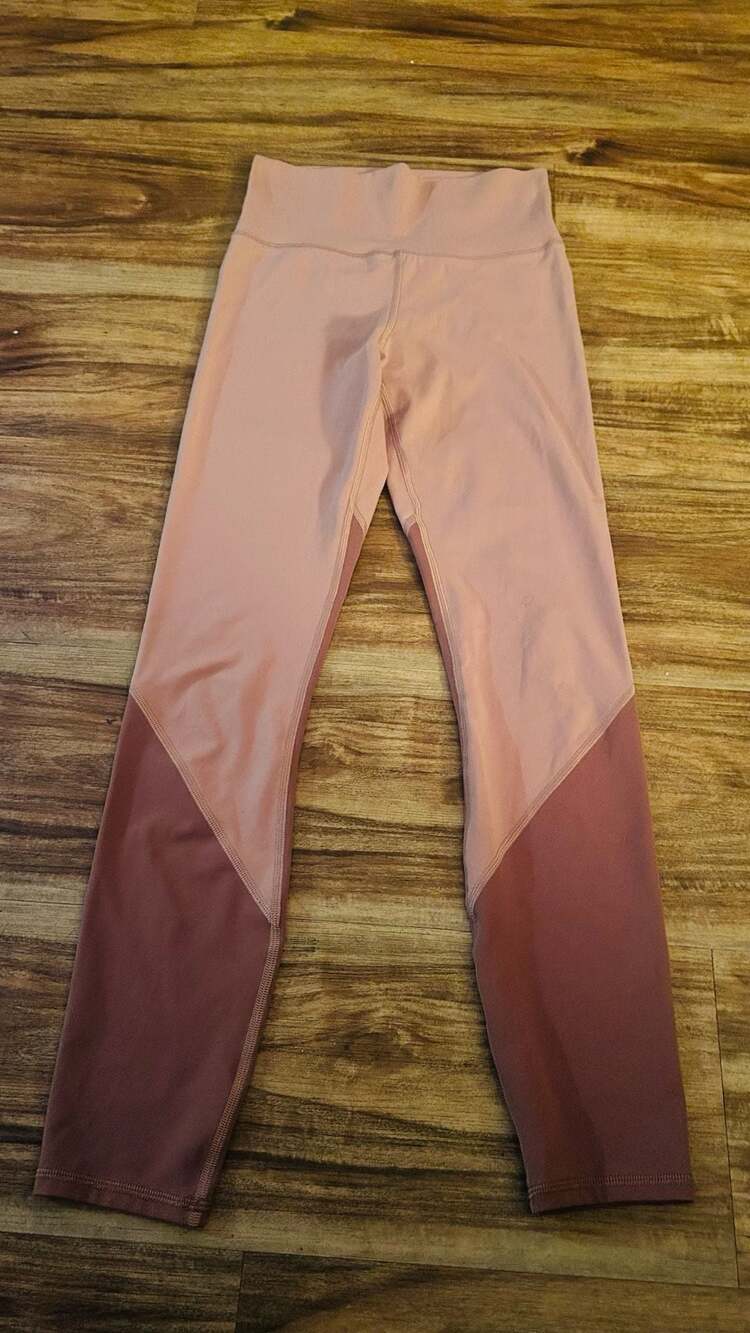 Vuori Daily Legging Colorblock High-Waisted Athletic Leggings. Pc 83